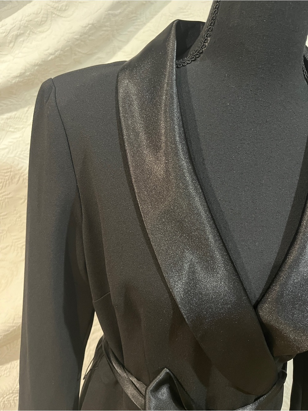 Eliza J Long Sleeve Tuxedo Gown, size 10, new with tags - Picture 3 of 15